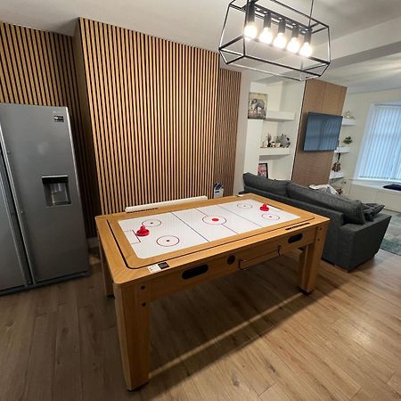 Numero Venti Aparthouse Wifi Parking Hot Tub ニューカッスル・アポン・タイン エクステリア 写真